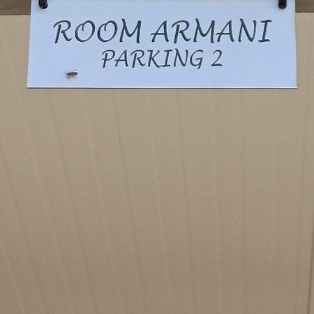 Room Armani โรวีน ภายนอก รูปภาพ