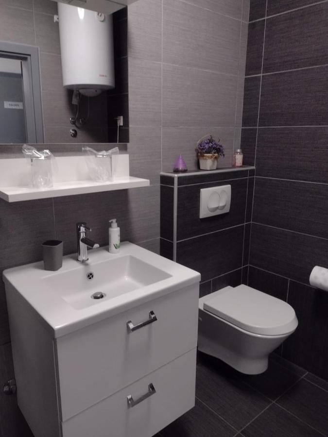Room Armani โรวีน ภายนอก รูปภาพ