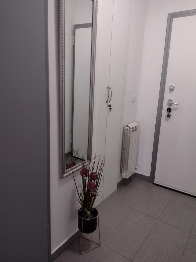 Room Armani โรวีน ภายนอก รูปภาพ