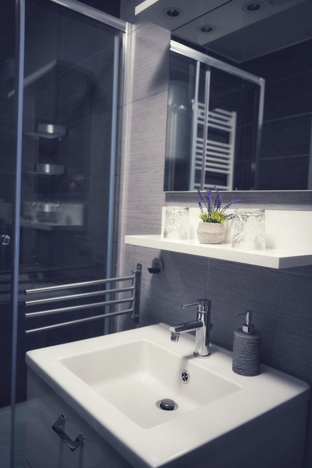 Room Armani โรวีน ภายนอก รูปภาพ